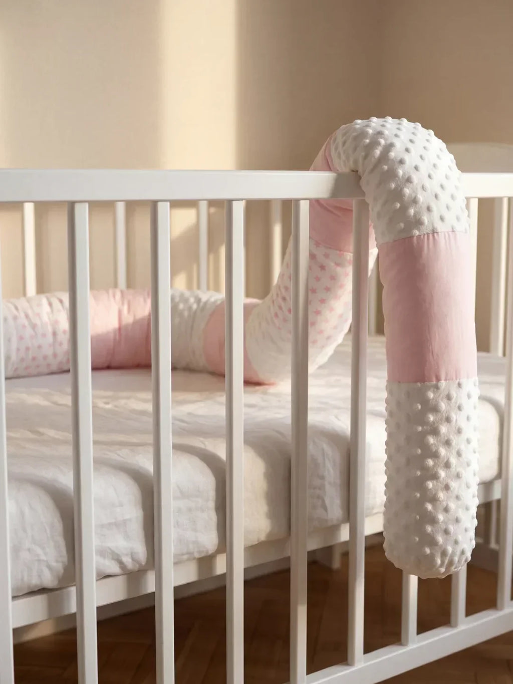 Protetor premium para cama de bebé em algodão e veludo | Fioriscas