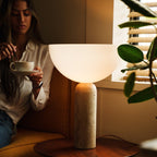 TerraGlow travertinglas LED bordslampa för minimalistiska vardagsrum