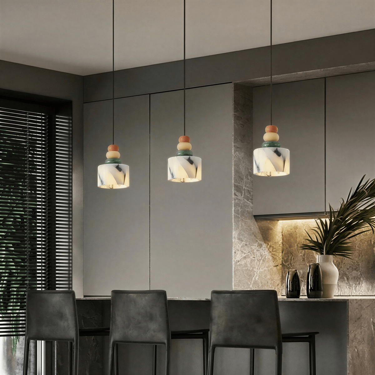 Lampada a Sospensione TerraLume con Venature di Pietra e Bagliore Caldo Diffuso  