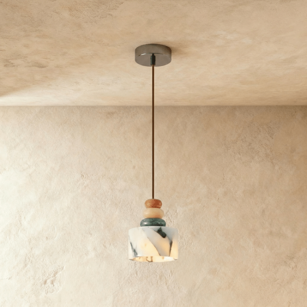 Lampada a Sospensione TerraLume con Venature di Pietra e Bagliore Caldo Diffuso  