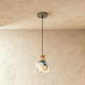 Lampada a Sospensione TerraLume con Venature di Pietra e Bagliore Caldo Diffuso  