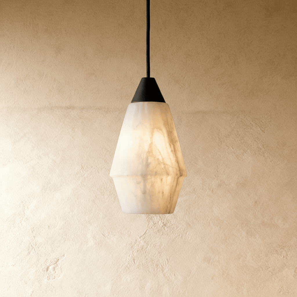 Vaelora alabastrowa lampa wisząca z elegancką metalową ramą  