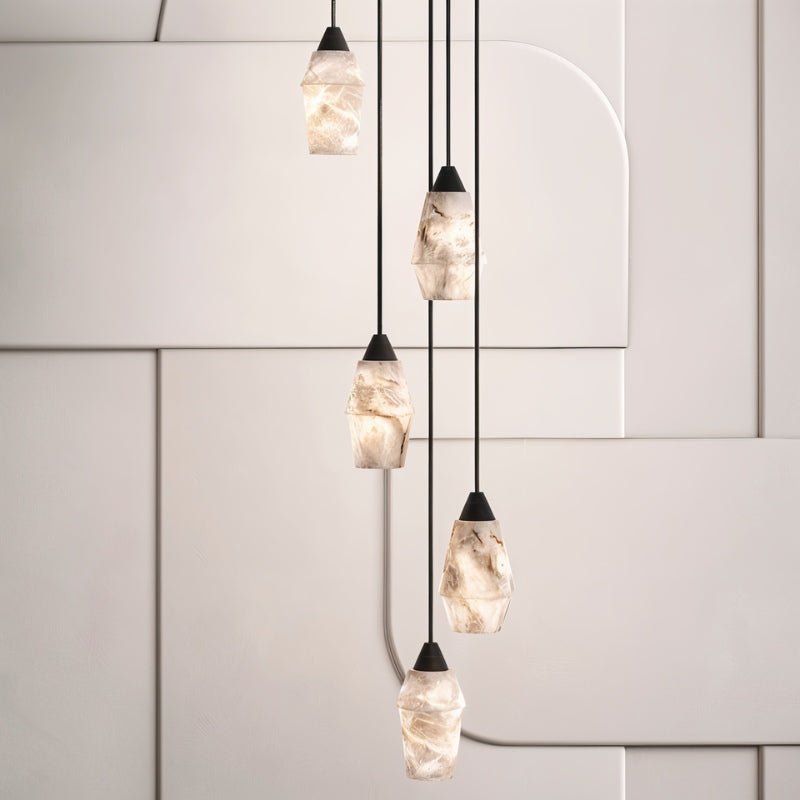 Vaelora alabastrowa lampa wisząca z elegancką metalową ramą  