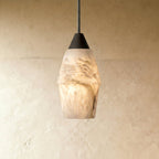 Vaelora alabastrowa lampa wisząca z elegancką metalową ramą  