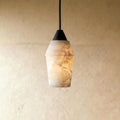 Vaelora alabastrowa lampa wisząca z elegancką metalową ramą  