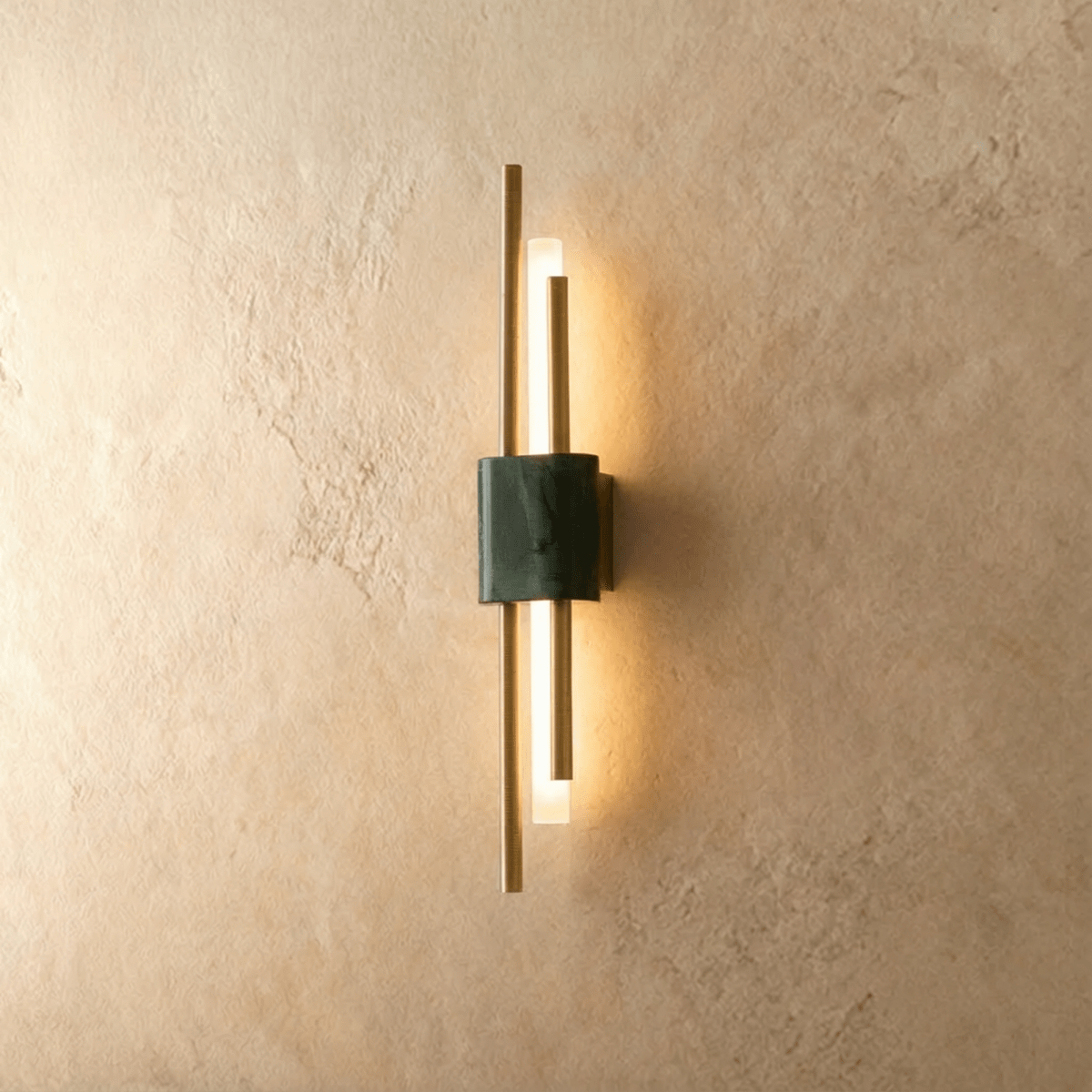 AuraMarble LED nástěnná lampa s kovovým rámem pro ambientní světlo