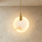 Lampada a sospensione Solara Sfera in alabastro con sospensione in rame e ottone