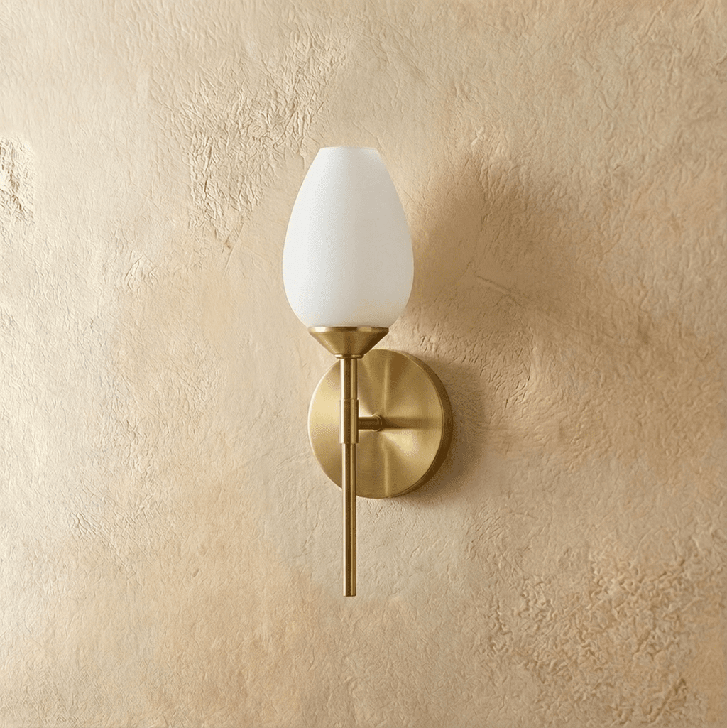 Koppar Tulpan vägglampa med frostat glasskärm för varm modern atmosfär