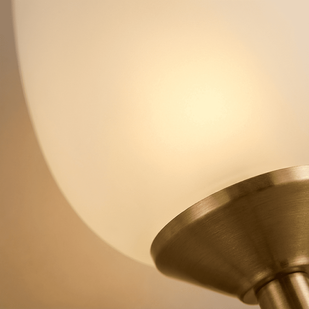 Koppar Tulpan vägglampa med frostat glasskärm för varm modern atmosfär